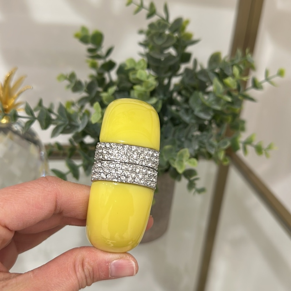 Cache Yellow bangle - Picture 4 of 8